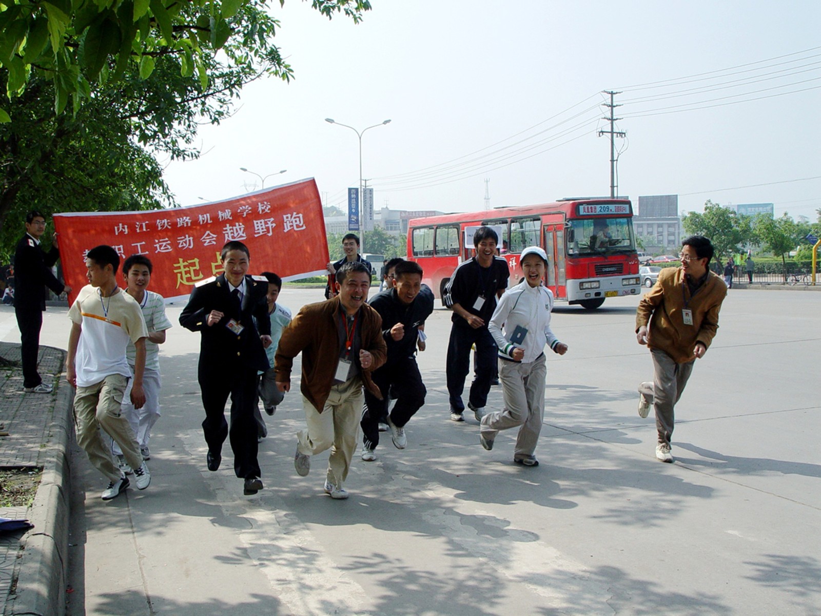 平时教书稳如钟,跑步冲刺快如风!+综合分工会+姚思奇 (3)_副本.jpg 平时教书稳如钟,跑步冲刺快如风!+综合分工会+姚思奇 (3)_副本.jpg