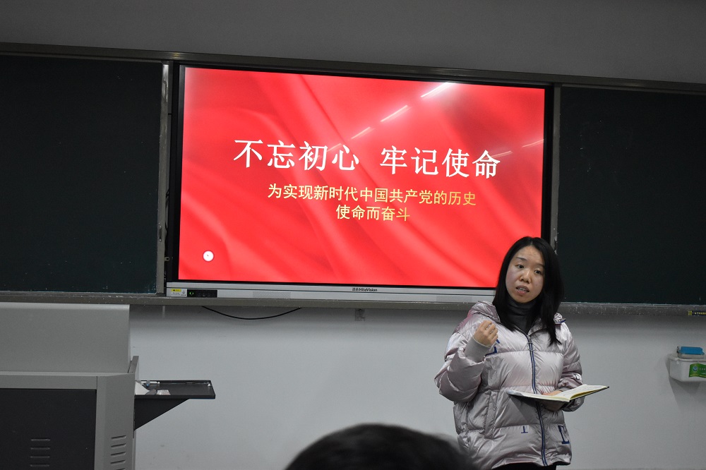 学生工作党支部品读红色书籍主题党日活动6.JPG 学生工作党支部品读红色书籍主题党日活动6.JPG